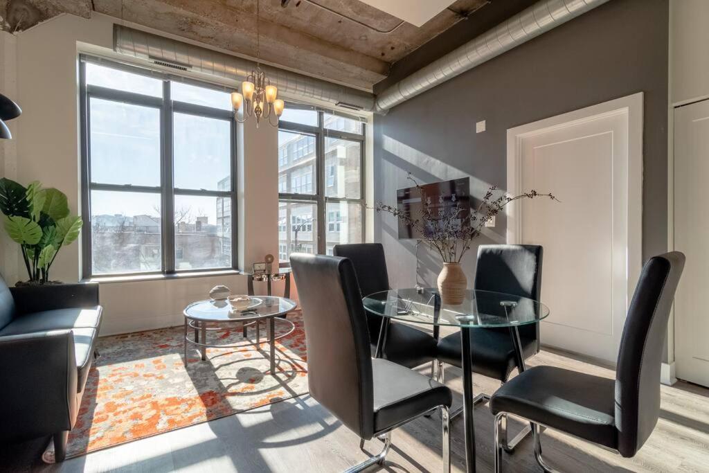 Apartment Mccormick Place Amazing 2Br Suite With City View And Optional Parking For Up To 8 Guests Near Soldier Field And Lakefront Trail Chicago