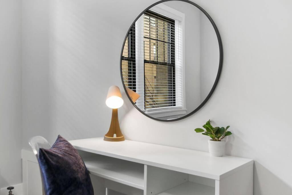 3br Beautifully Designed Close To Shops - Belmont A3 Apartment