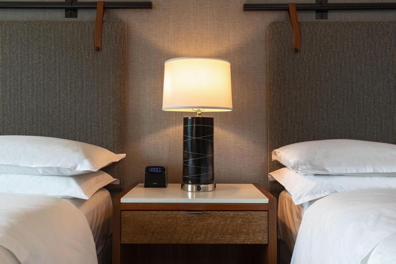 Hotel Sheraton Grand Riverwalk Chicago