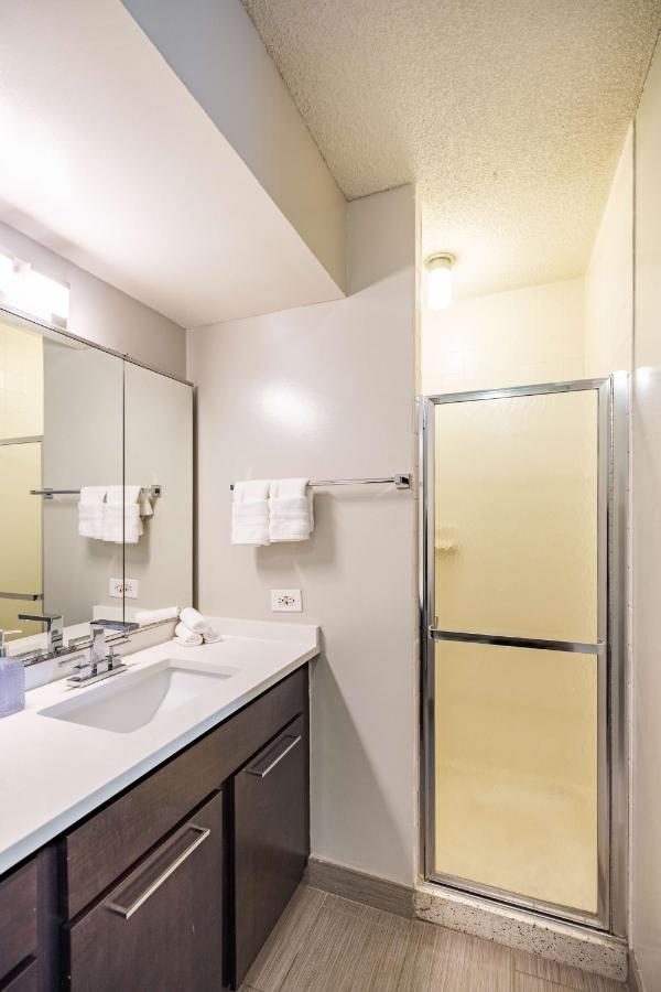Apartamento 3br Stunning Spacious Sky Loft Indoor Pool, Parking & Incredible Views