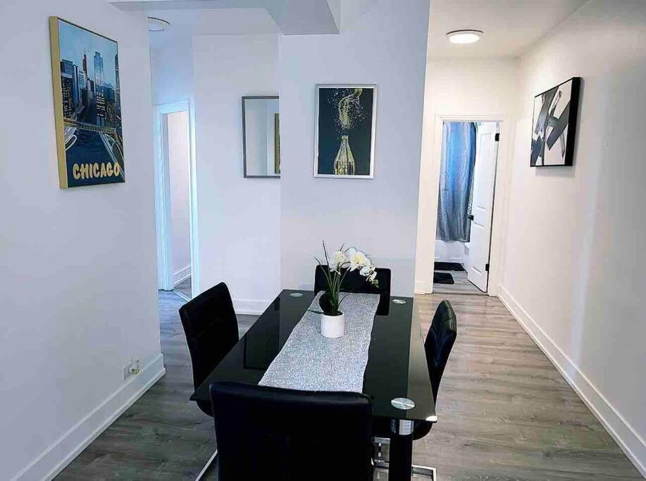 Apartment Luxury 3 Bedroom With Fireplace & Lake View!