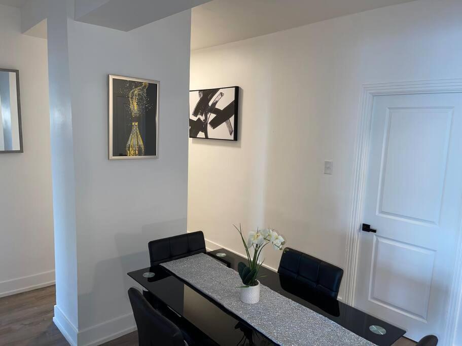 Luxury 3 Bedroom With Fireplace & Lake View! * Chicago