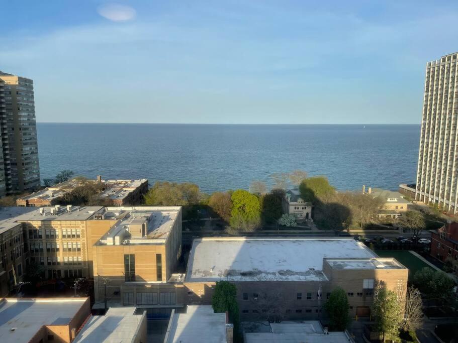 Apartment Luxury 3 Bedroom With Fireplace & Lake View!