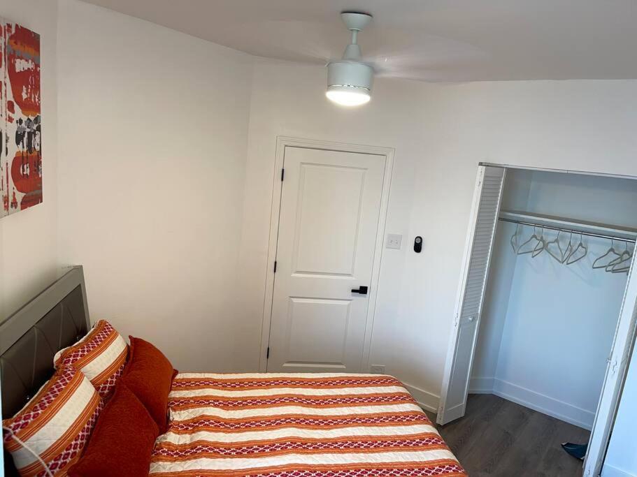 Luxury 3 Bedroom With Fireplace & Lake View!