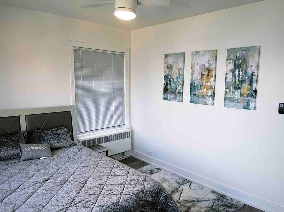 Luxury 3 Bedroom With Fireplace & Lake View! Chicago