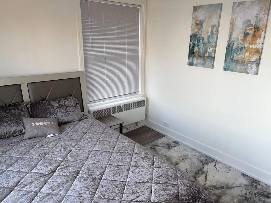 Apartment Luxury 3 Bedroom With Fireplace & Lake View! *