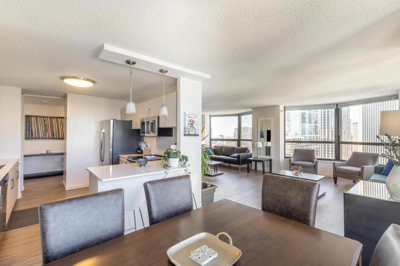 3br Premium Executive Penthouse W/ Pool & Parking * Chicago