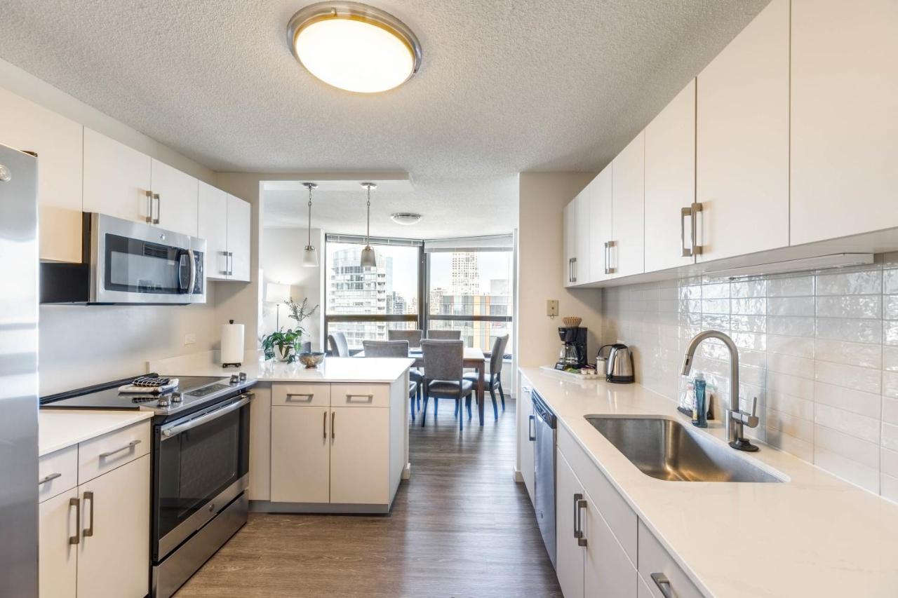 3br Premium Executive Penthouse W/ Pool & Parking *