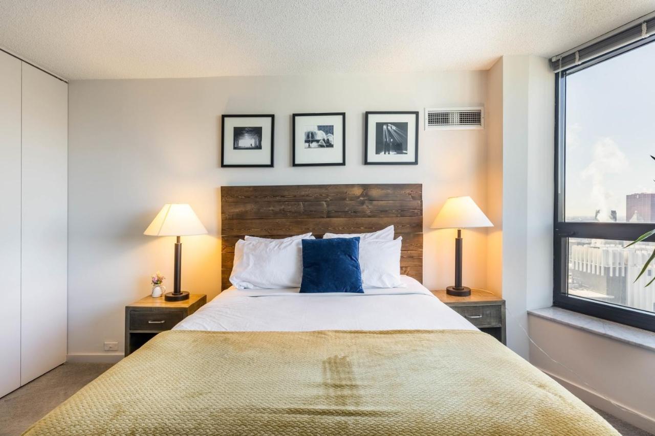 3br Premium Executive Penthouse W/ Pool & Parking * Chicago