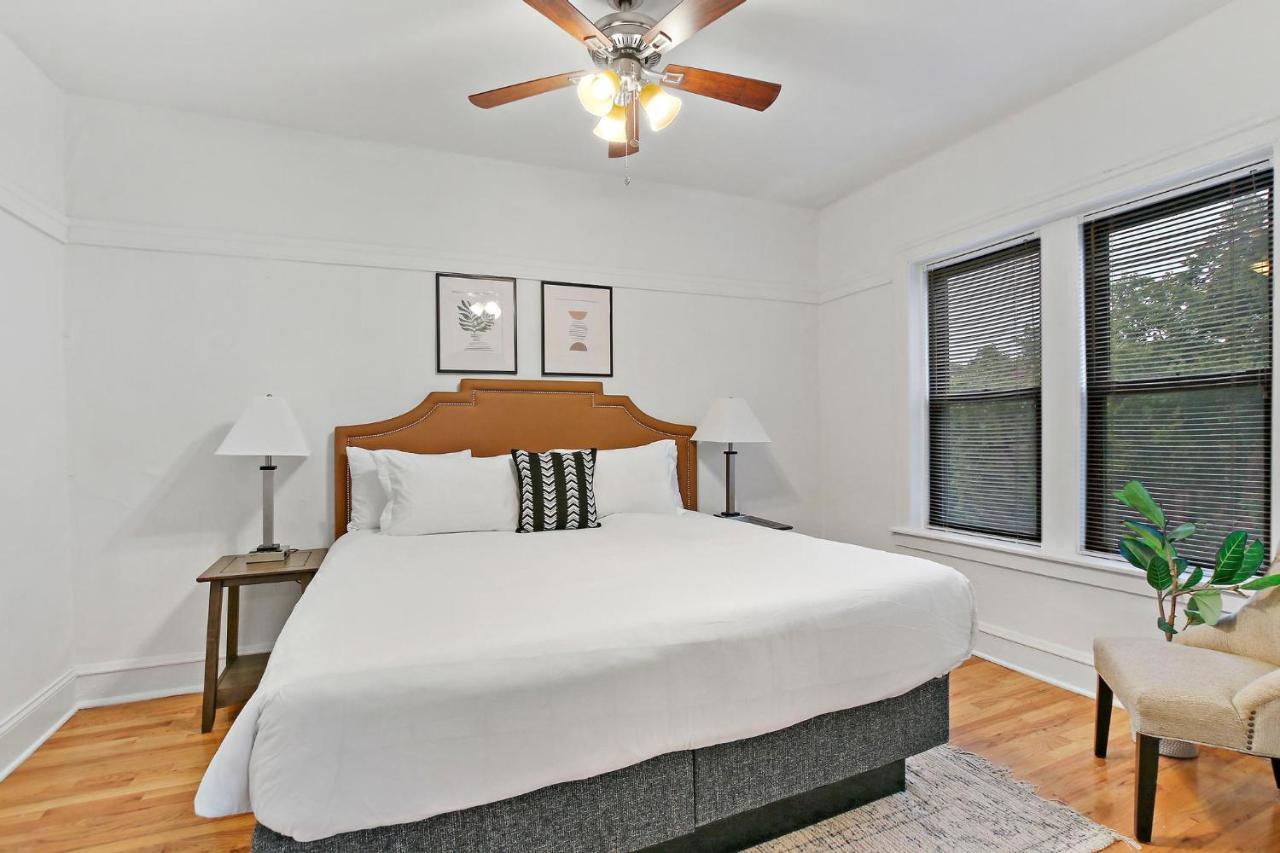 3br Sparkling Elegant Apt With Kitchen Near Boystown - Cornelia 3n * Chicago