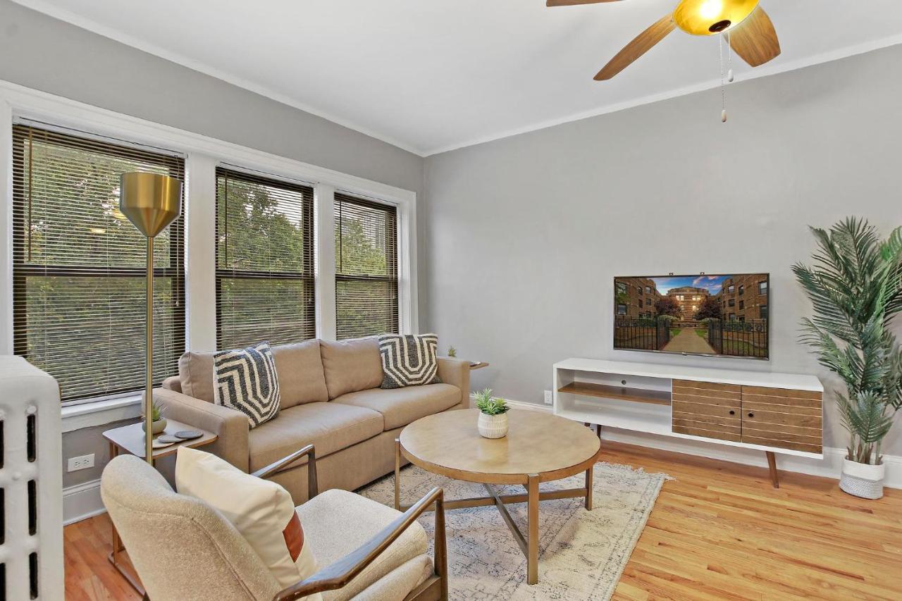 Apartment 3br Sparkling Elegant Apt With Kitchen Near Boystown - Cornelia 3n