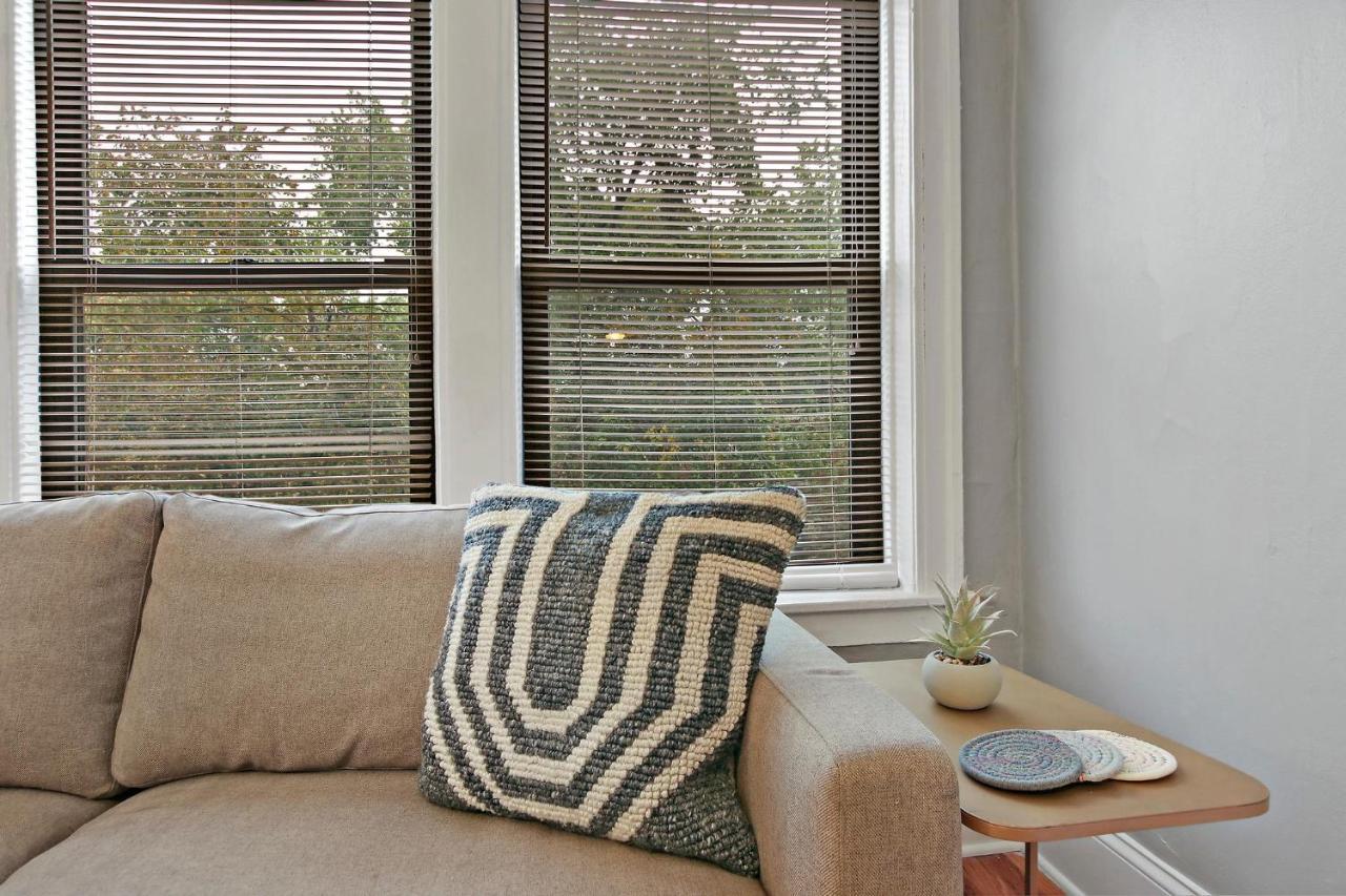 3br Sparkling Elegant Apt With Kitchen Near Boystown - Cornelia 3n *