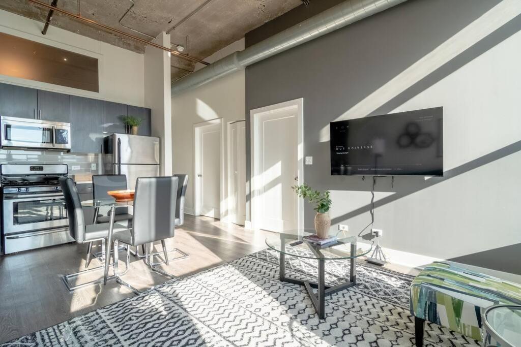 Chicago 2Br Suite Perfect For Convention And Business Trips Near Mccormick Place, Arena, Soldier Field And Grant Park *