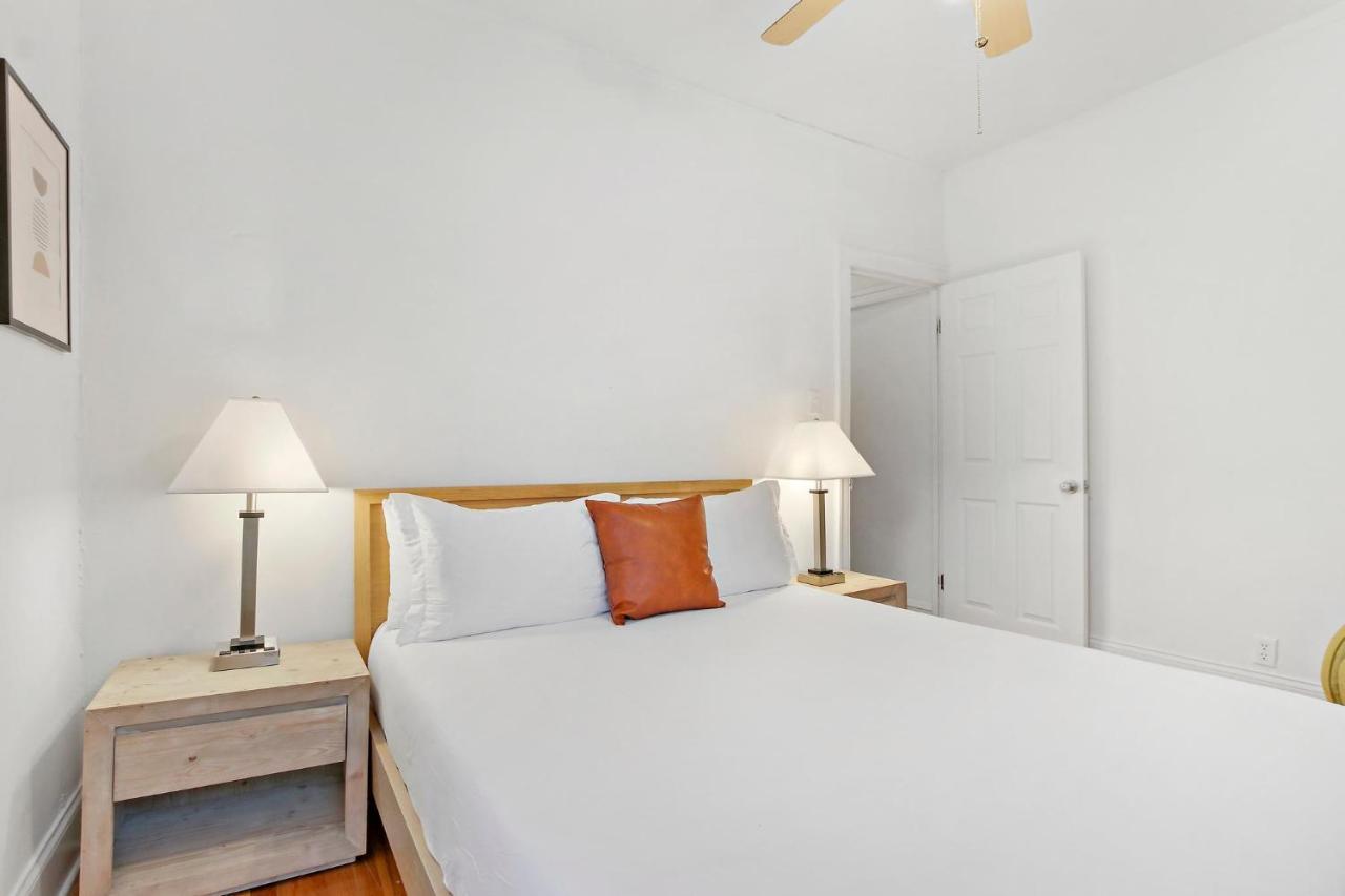 3br Sparkling Elegant Apt With Kitchen Near Boystown - Cornelia 3n Apartment Chicago