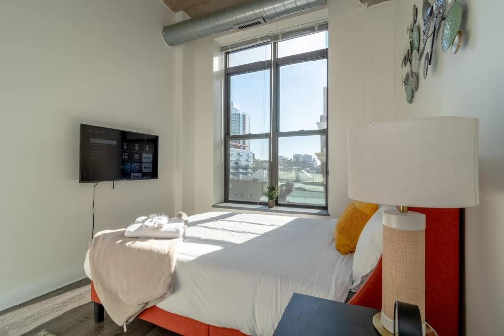 Apartment Spacious 2Br Vacation Rental With City View, Optional Parking And Gym Near Mccormick Place & Downtown Chicago Attractions