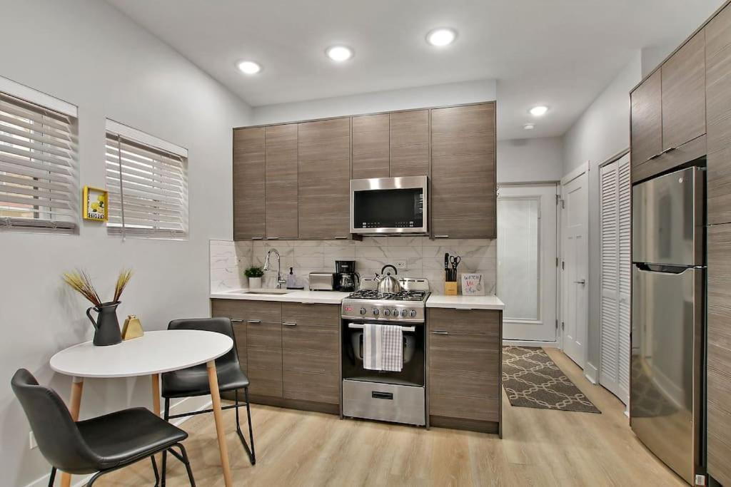 Apartment Comfortable & Furnished With Wi-fi - Magnolia Ch Chicago