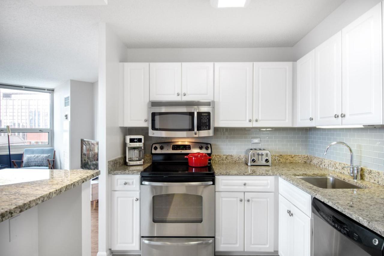 Apartment River N 1br W Gym Wd Nr Mag Mile Chi-86 *