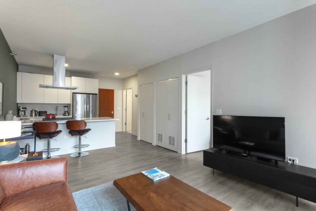 River N 1br W Gym Wd Nr Mag Mile By Bluegound Chi-127 Chicago