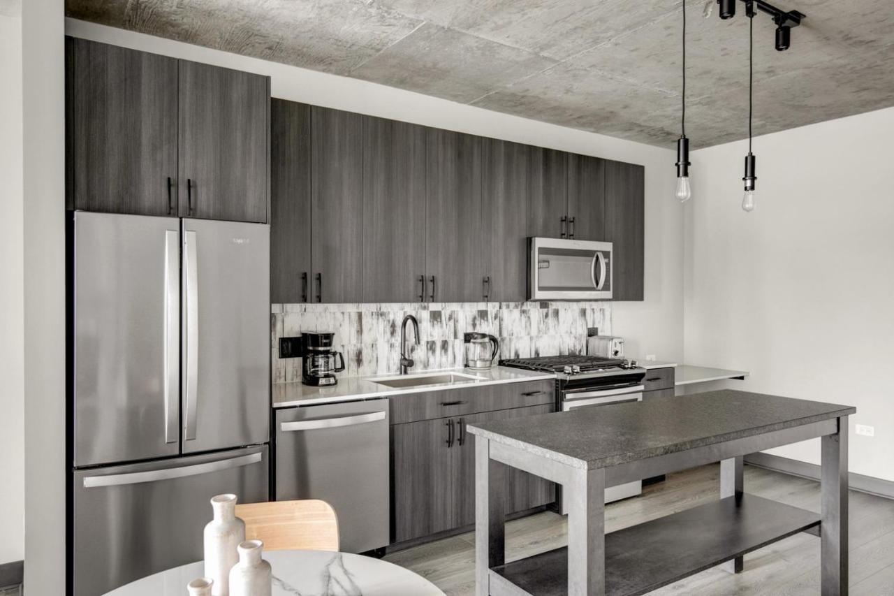 Apartment W Loop 1br W Gym Pool Lounge 2 Blocks From L Chi-487