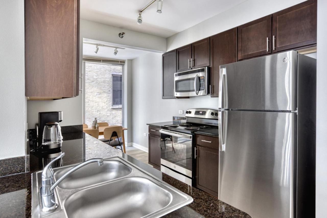 Loop 1br W Gym Pool Lounge 1 Block From L Chi-671 *