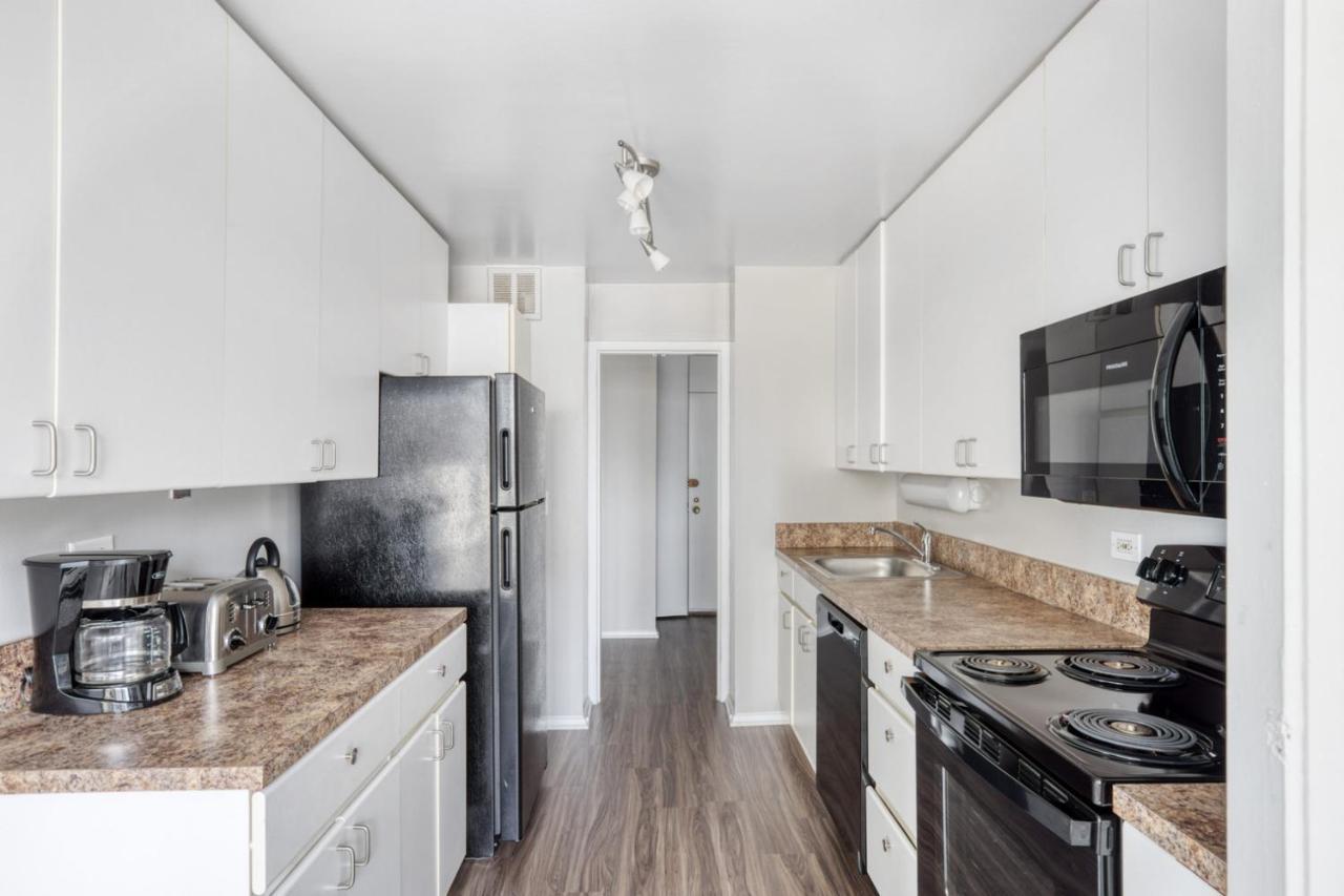 Apartment Lakeview 2br W Deck Pool Gym Nr Lincoln Park Chi-717