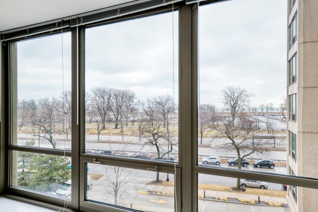 Apartment Lakeview 2br W Deck Pool Gym Nr Lincoln Park Chi-717 Chicago