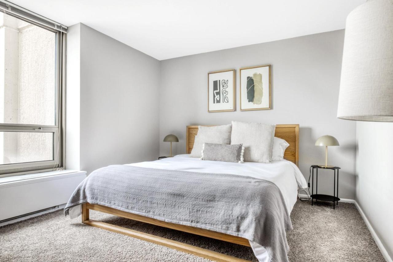 Lakeview 2br W Deck Pool Gym Nr Lincoln Park Chi-717 Apartment