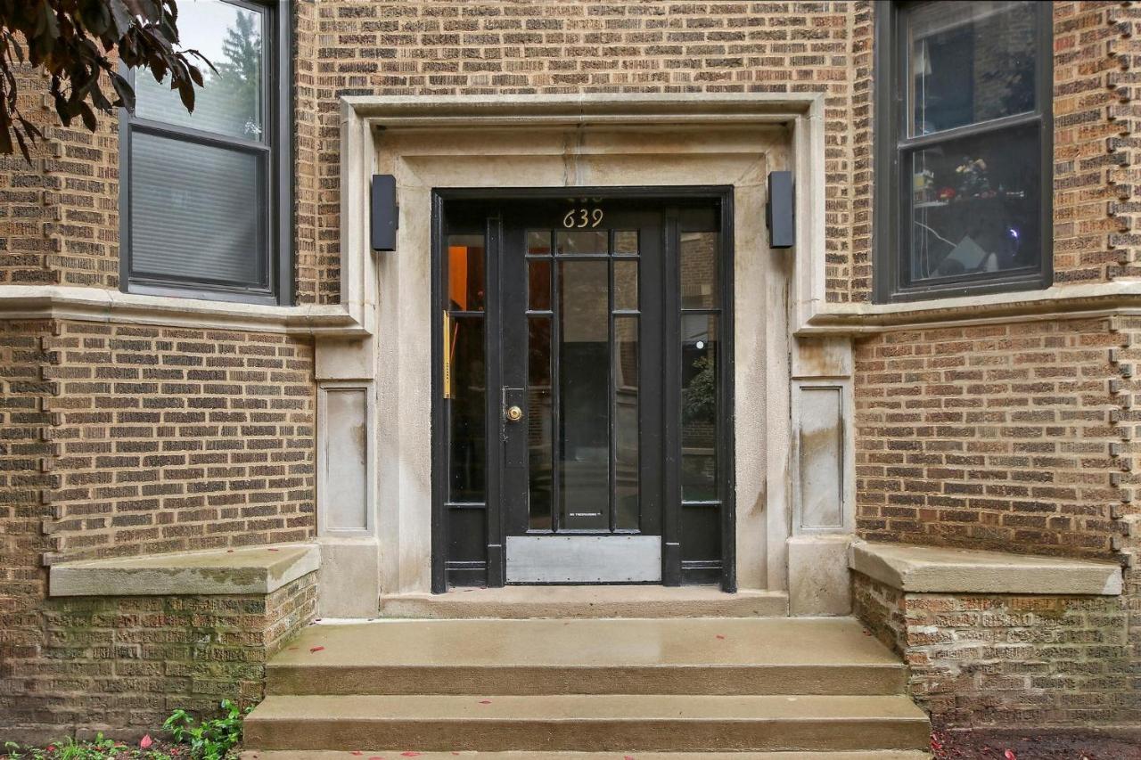 3br Sparkling Elegant Apt With Kitchen Near Boystown - Cornelia 3n Apartment