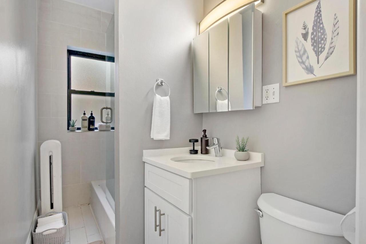 3br Sparkling Elegant Apt With Kitchen Near Boystown - Cornelia 3n Apartment Chicago