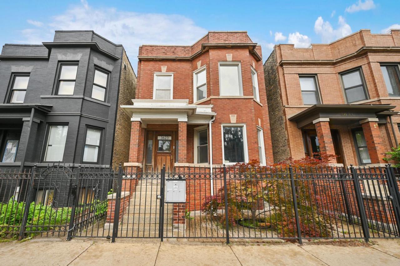 2 Bed W/ Office, Free Parking, Near Wrigley Apartamento