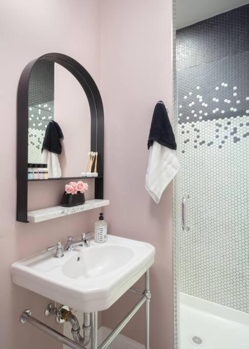 The Neighborhood Hotel - Lincoln Park 501 - Three Bedroom Penthouse *