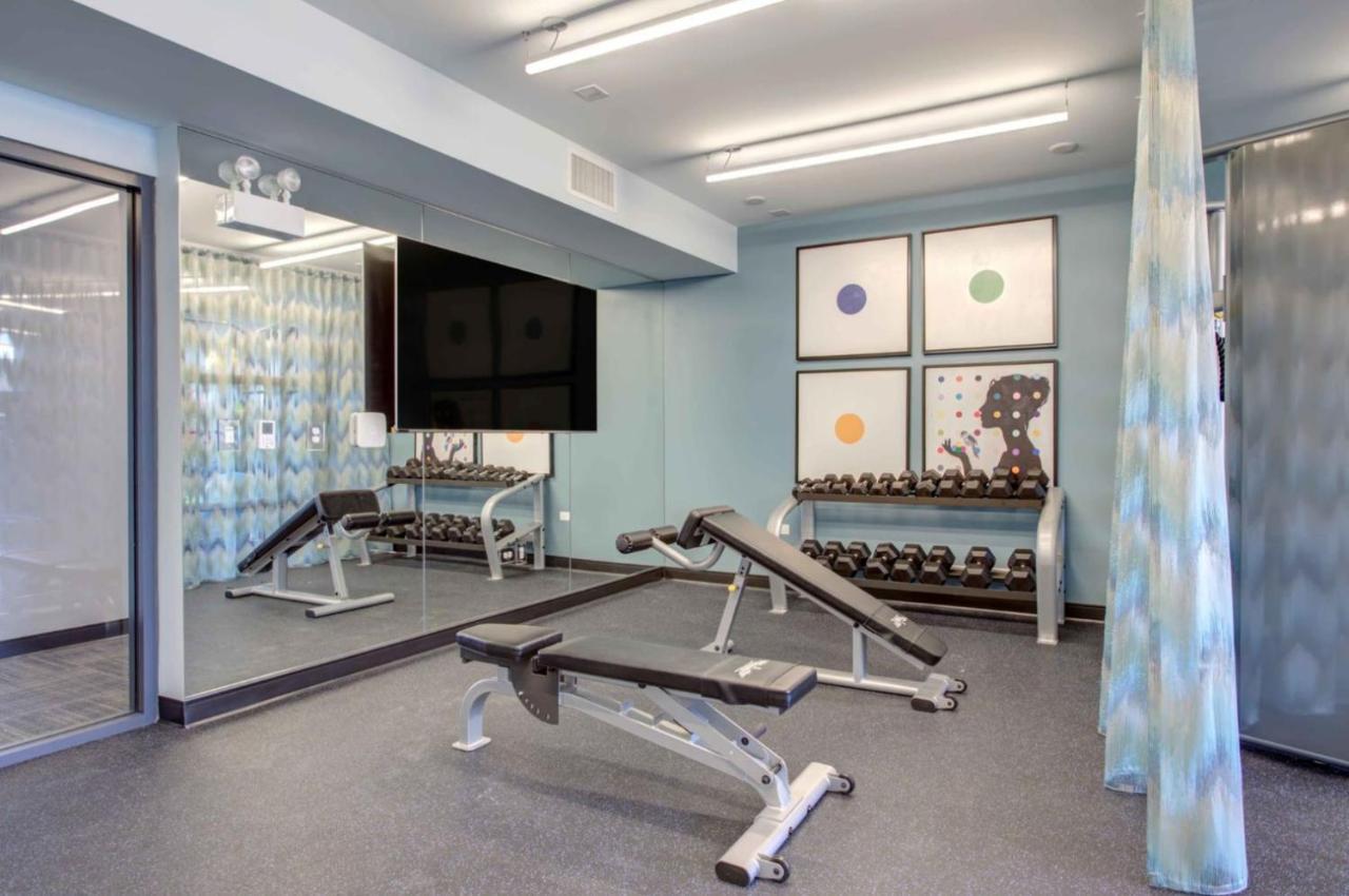 Logan Sq 1br W Roof Gym 1 Block To L Chi-479 *