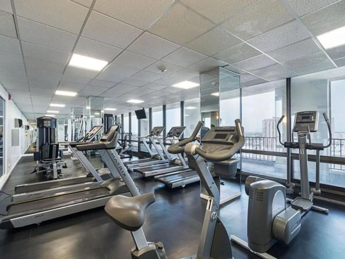Apartment Lakeview 2br W Deck Pool Gym Nr Lincoln Park Chi-717 Chicago