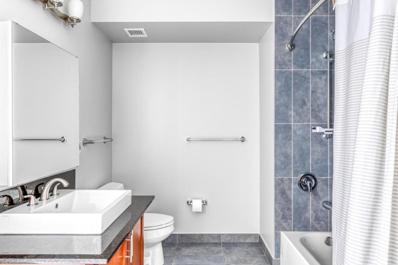 Apartment Loop 1br W Pool Gym Lounge Nr Riverwalk Chi-635 Chicago