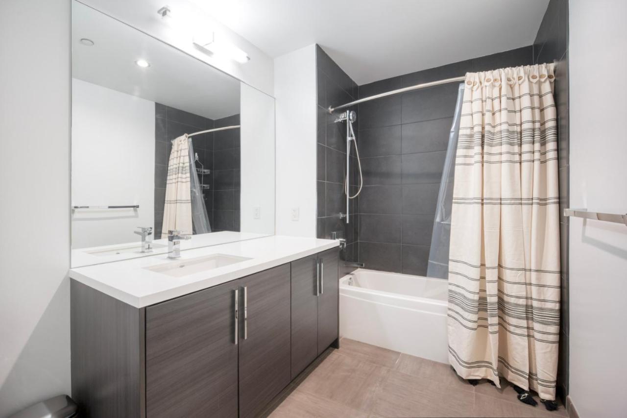Apartment Near North 1br W Doorman Wd Gym Nr I-90 Chi-872 Chicago