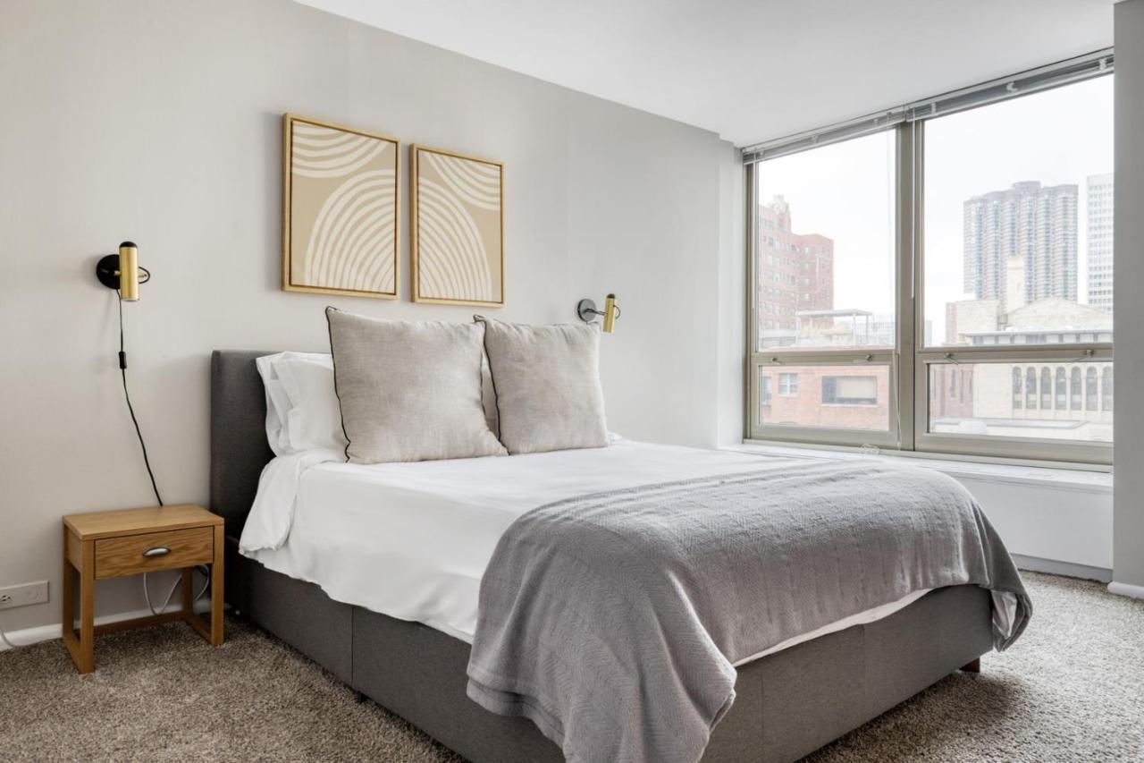 Lakeview 2br W Deck Pool Gym Nr Lincoln Park Chi-717 Apartment *