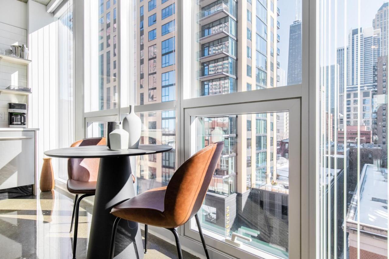River N 1br W Gym Pool Nr L Stop Chi-357 *
