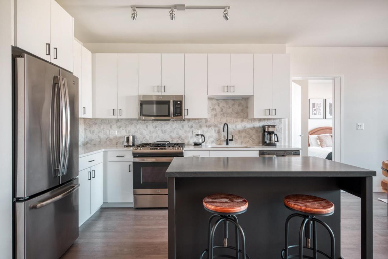 Apartment Logan Square 2br W Pool Lounge Gym Nr L Chi-869 Chicago