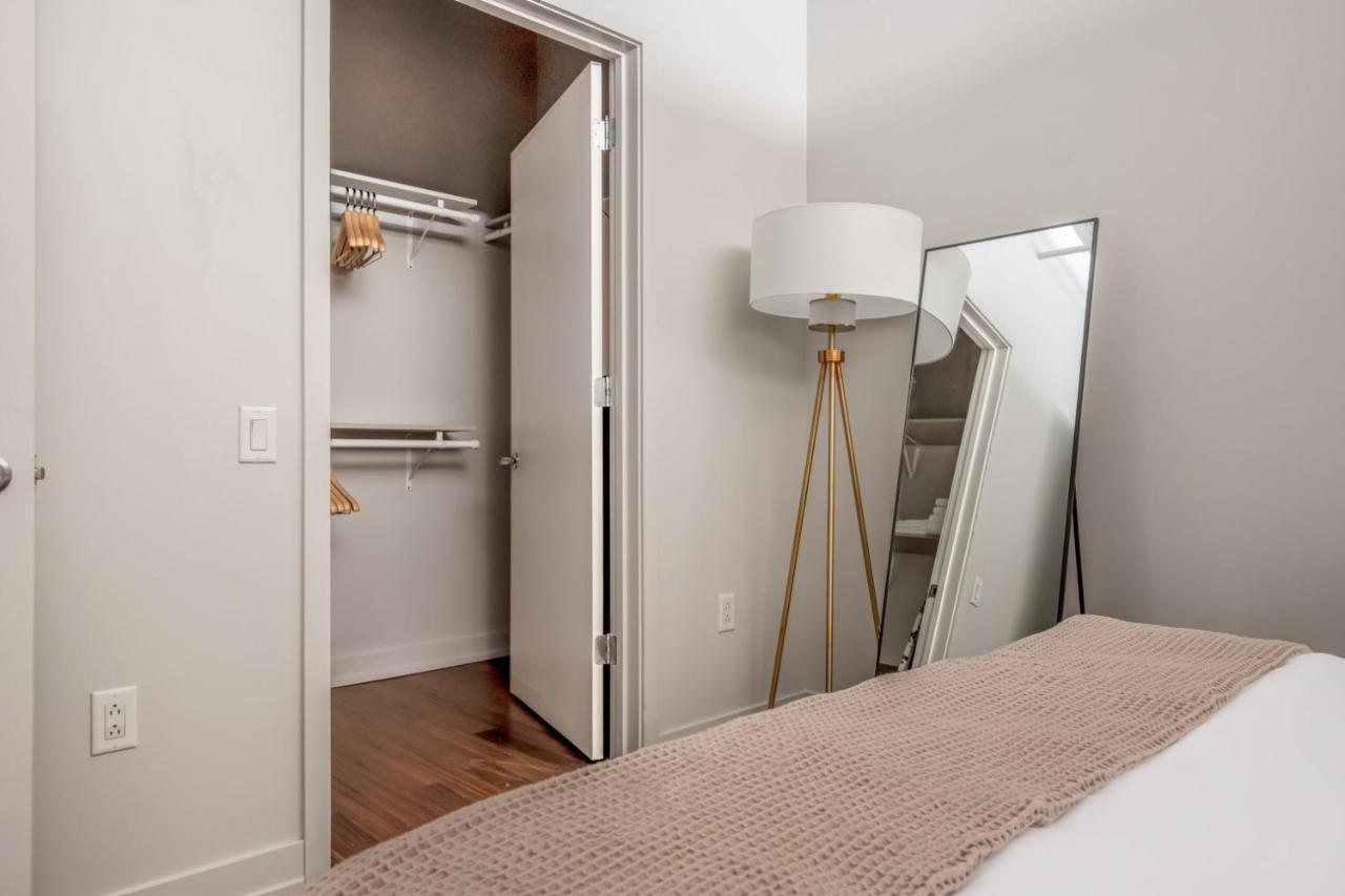 Apartment River North 1br W Gym Lounge Roof Nr Riverwalk Chi-899 *