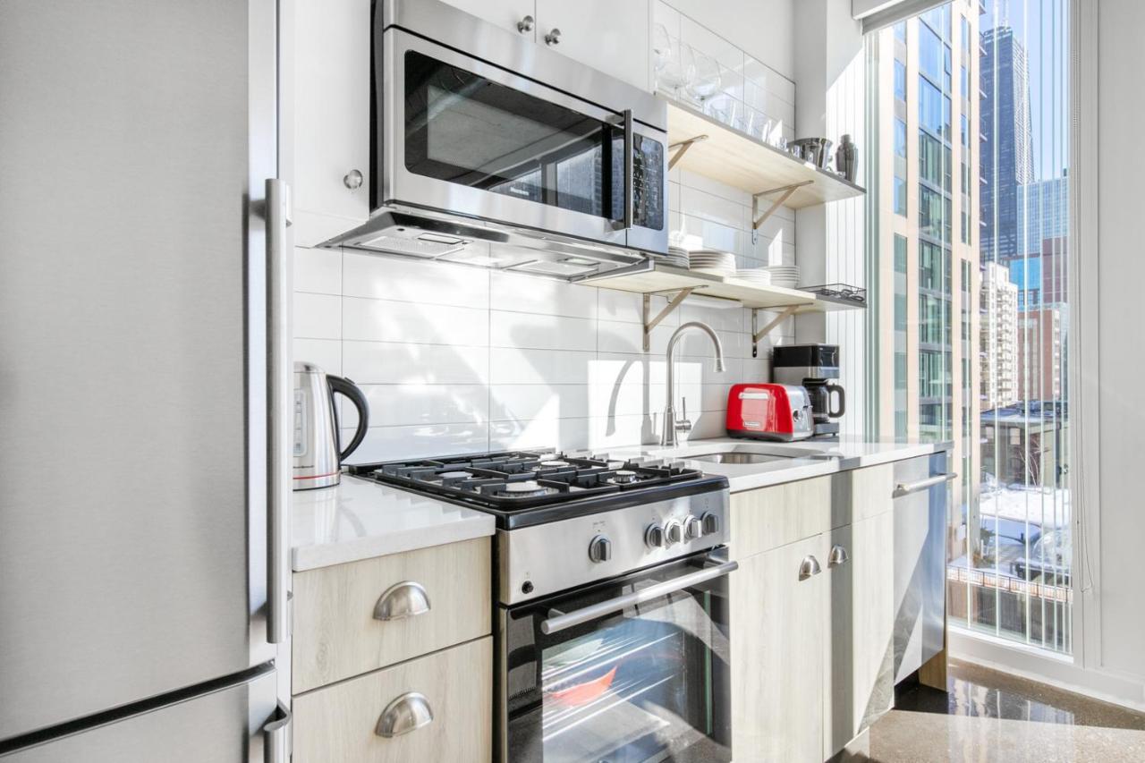 River N 1br W Gym Pool Nr L Stop Chi-357 Apartment