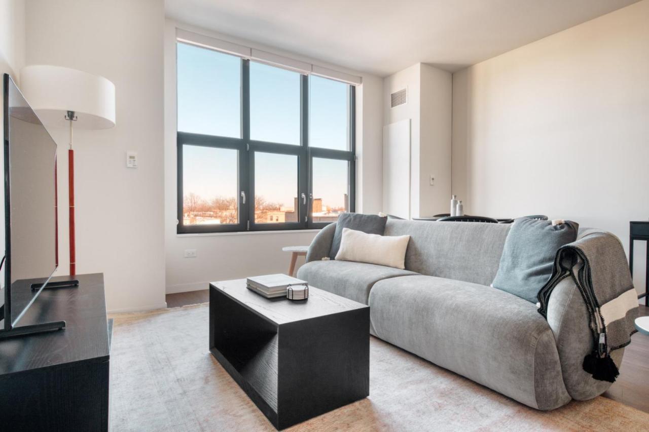 Apartment Logan Square 2br W Pool Lounge Gym Nr L Chi-869 Chicago