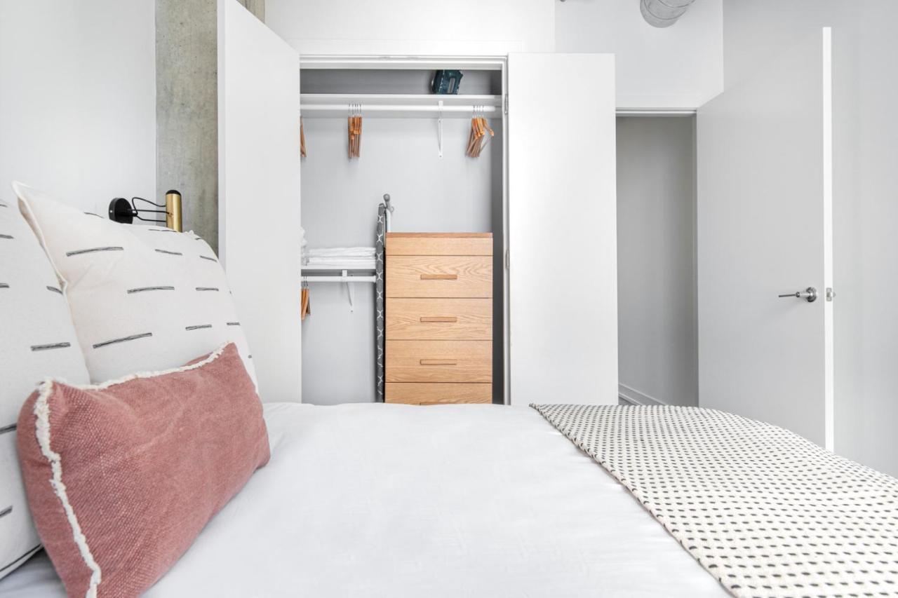 Apartment River N 1br W Gym Pool Nr L Stop Chi-357 Chicago