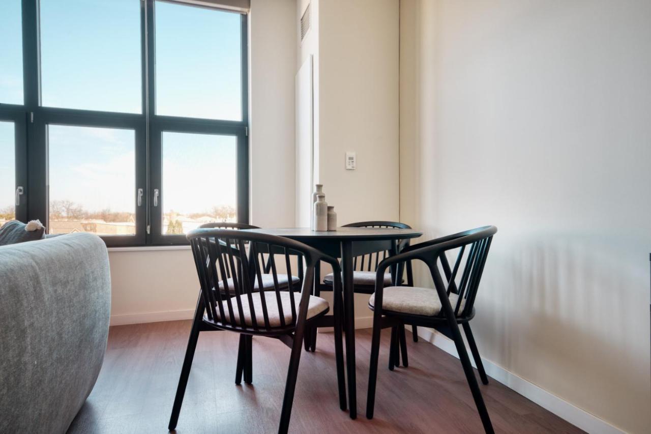 Logan Square 2br W Pool Lounge Gym Nr L Chi-869 * Chicago