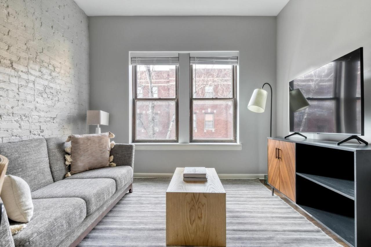 Lakeview 2br W Courtyard Wd 2 Blocks To L Chi-517 Apartment Chicago