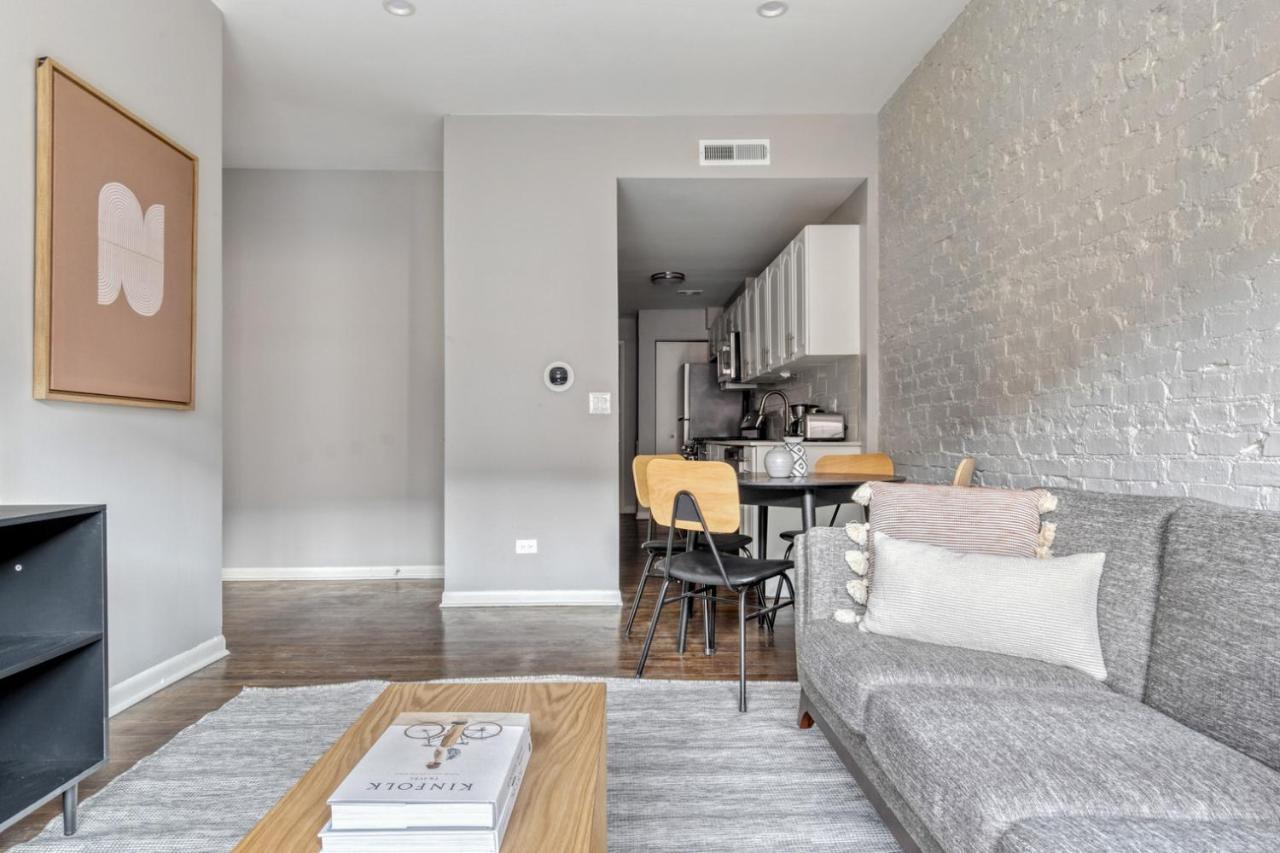 Lakeview 2br W Courtyard Wd 2 Blocks To L Chi-517 Apartment
