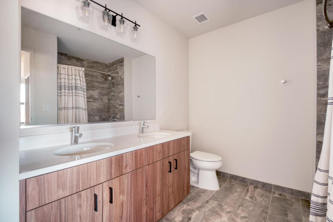 Logan Square 2br W Pool Lounge Gym Nr L Chi-869 Chicago