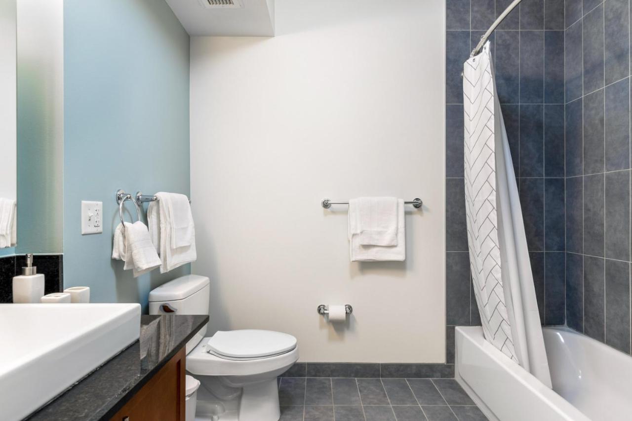 Loop 1br W Pool Gym Nr Theatre District Chi-277 *