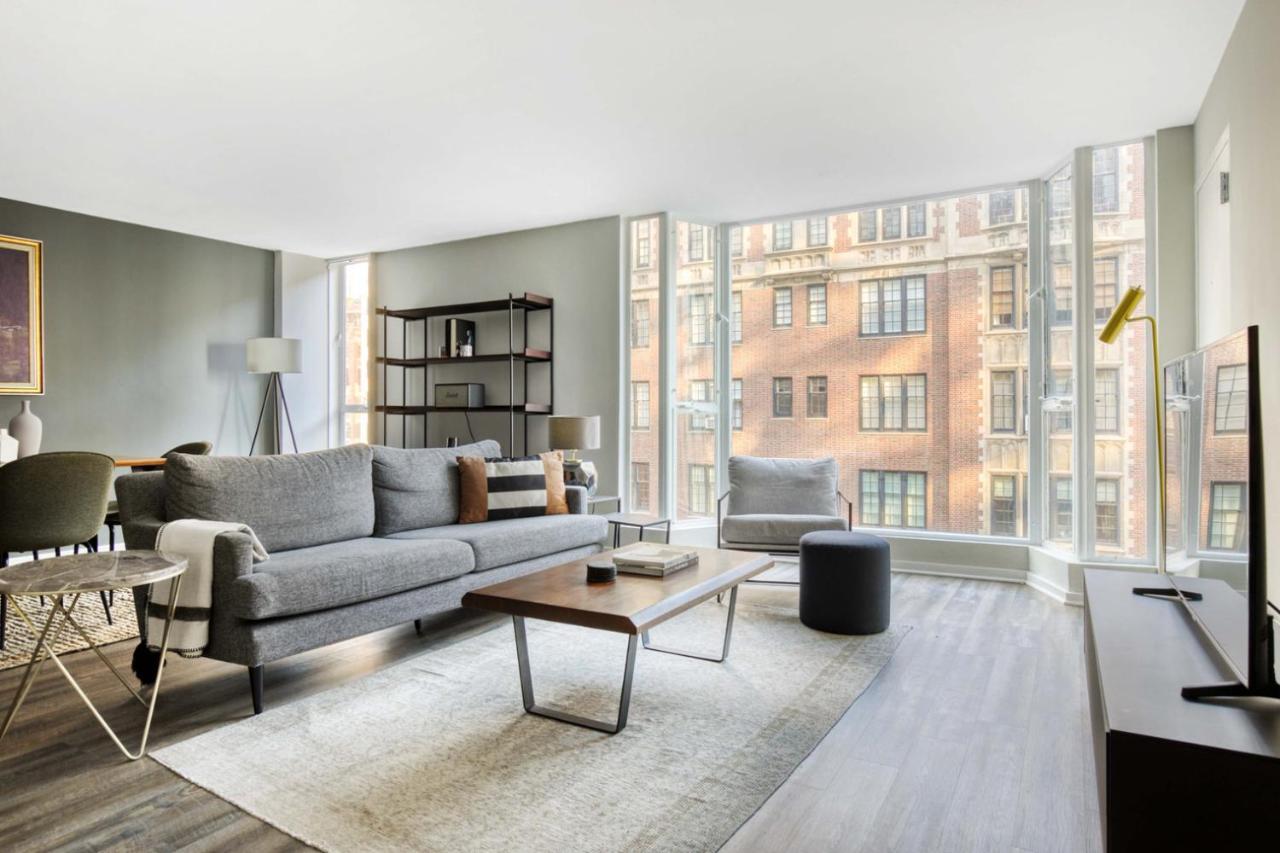 Gold Coast 2 Bedroom Nr Cta Oak St Shopping Chi-175 Apartment