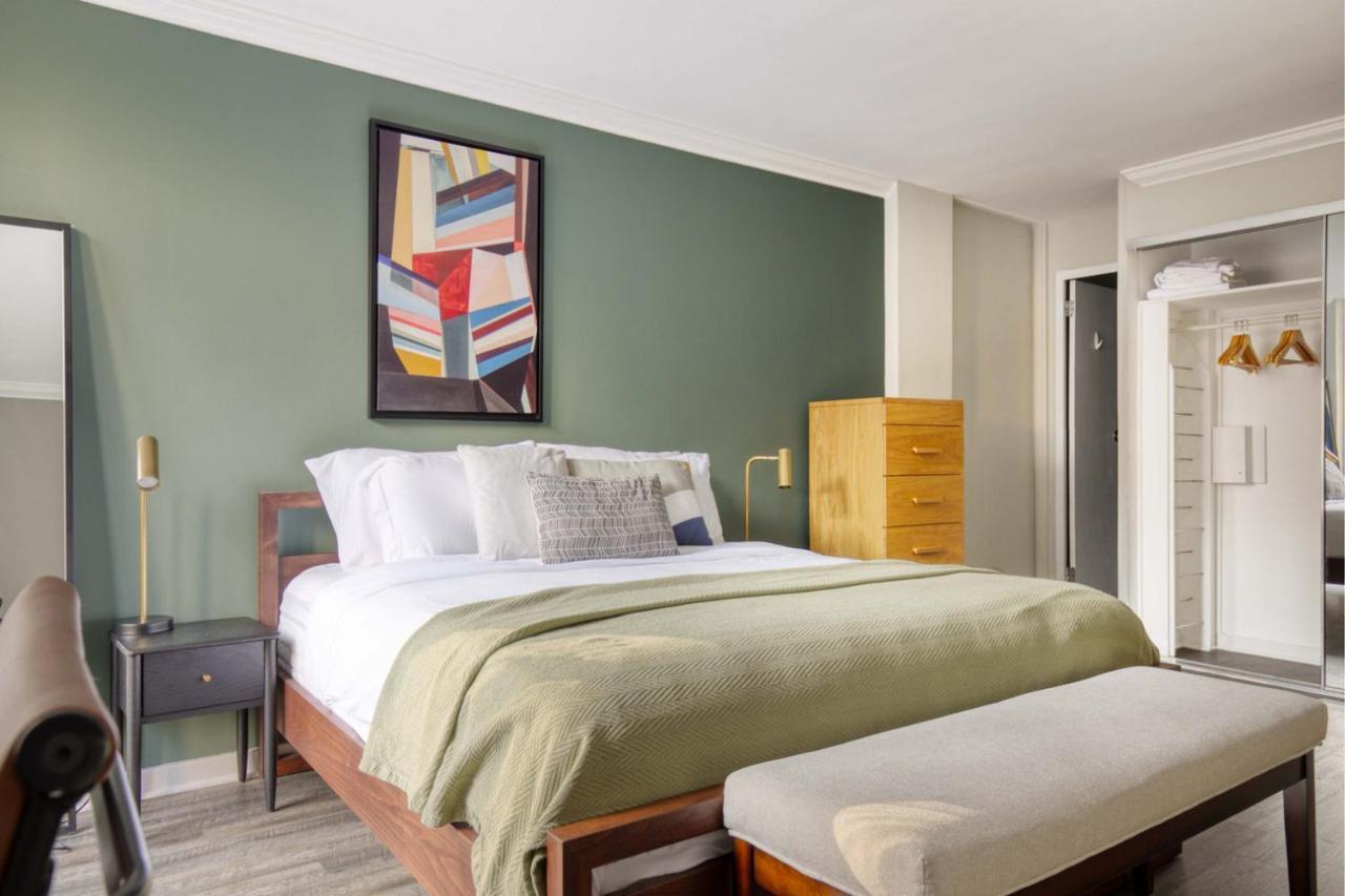 Apartment Gold Coast 2 Bedroom Nr Cta Oak St Shopping Chi-175 Chicago