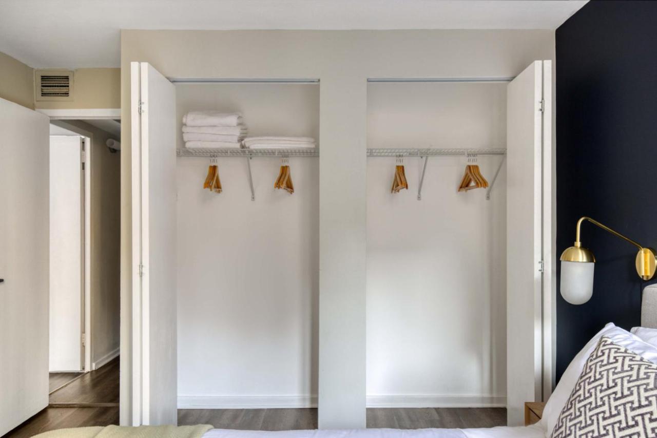 Apartment Gold Coast 2 Bedroom Nr Cta Oak St Shopping Chi-175 Chicago